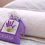 아파트 Near Trstenik With Secure Parking *
