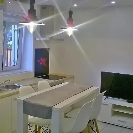 شقة Two-bedroom Near Znjan With Parking Space *