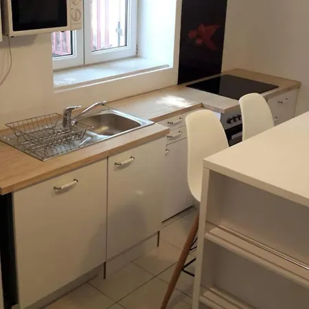 شقة Two-bedroom Near Znjan With Parking Space *